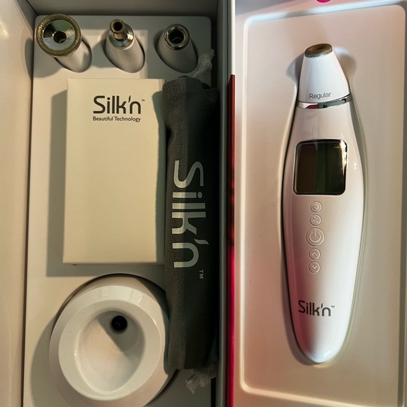 Silk'n Revit Prestige Microdermabrasion - like new - Picture 3 of 5